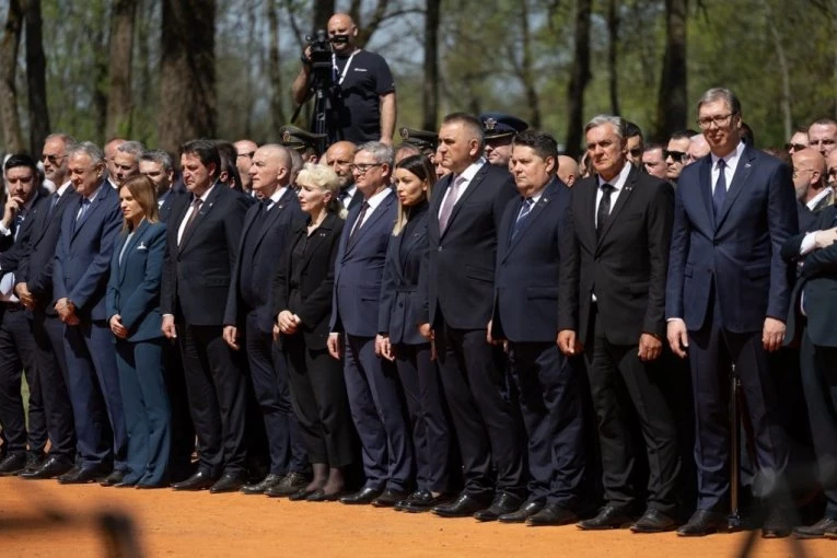"AKO VAS ZABORAVIMO, NEKA NAS BOG ZABORAVI": Jake reči Milice Đurđević Stamenkovski na Danu sećanja u Donjoj Gradini (FOTO)