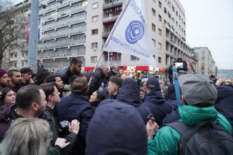BLOKADERI PRIZNALI: Instalirali Telegram da bi pratili objave pripadnika narko klana u bekstvu! (FOTO)