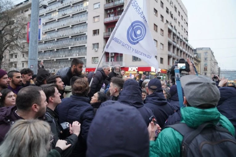 BLOKADERI PRIZNALI: Instalirali Telegram da bi pratili objave pripadnika narko klana u bekstvu! (FOTO)