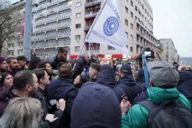 BLOKADERI PRIZNALI: Instalirali Telegram da bi pratili objave pripadnika narko klana u bekstvu! (FOTO)