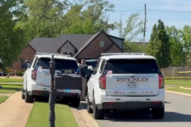 NAJMLAĐA ŽRTVA IMA SAMO 18 MESECI! Prvi snimci horora u Luizijani - MUŠKARAC UBIO NAJMANJE OSMORO DECE I DVOJE ODRASLIH, VIŠE LJUDI POVREĐENO! (VIDEO)