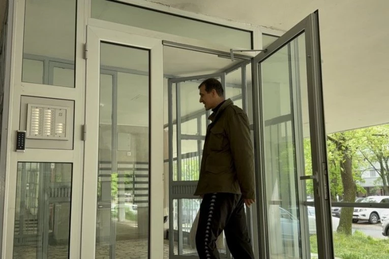 PRVI SNIMAK MARKA BULATA NAKON HAPŠENJA: Evo šta je uradio ispred PORODIČNOG DOMA, otkrio šta je sa suprugom Marijom! (VIDEO)