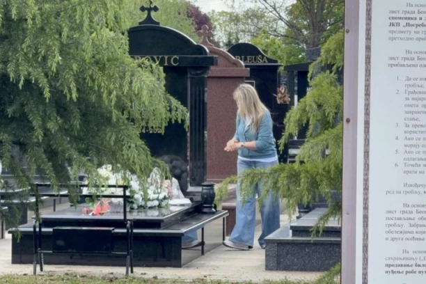 ŠTA JE SUZANA JOVANOVIĆ DONELA POPOVIĆU NA GROB?! Sašina UDOVICA ostavila OVO, kamere je usnimile! (VIDEO)