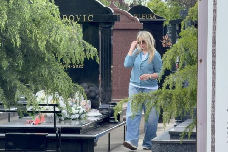 Suzana Jovanović na grobu Saše Popovića