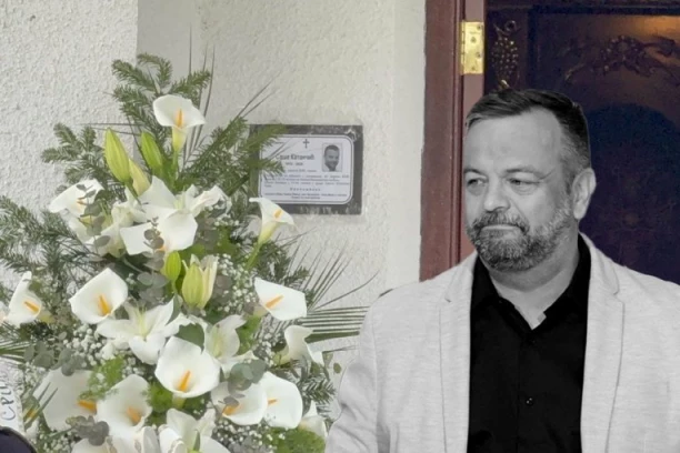 SCENE NA SAHRANI SAŠE KATANČIĆA ĆE VAS NAJEŽITI: Porodica i prijatelji ispraćaju pevača na večni počinak, ulaz u crkvu prekriven cvećem! (VIDEO)