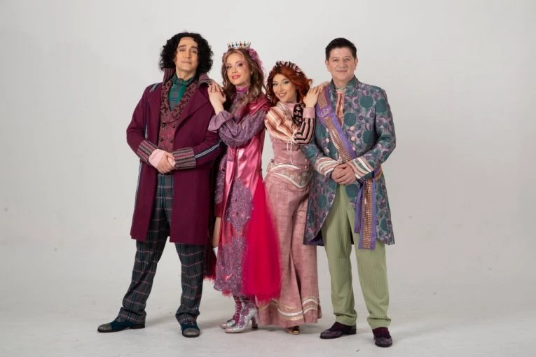 Dobrila u centru magičnog haosa: „Mačka u čizmama“ osvaja scenu Teatra Odeon!