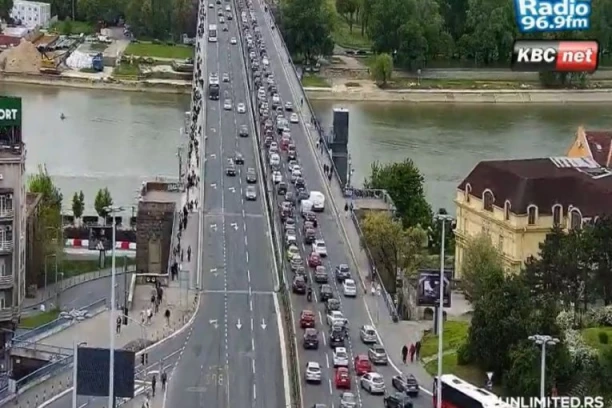 SAOBRAĆAJKA NA BRANKOVOM MOSTU! Stvaraju se ogromne gužve! (FOTO)