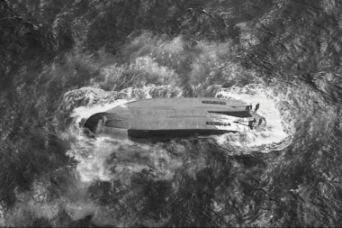 NESTALA ŠESTORICA MORNARA! U toku velika potraga - CEO BROD IM SE RASPAO USRED OKEANA!