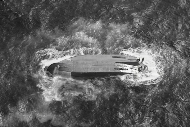 NESTALA ŠESTORICA MORNARA! U toku velika potraga - CEO BROD IM SE RASPAO USRED OKEANA!