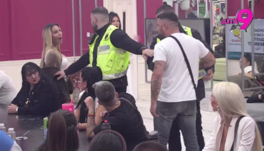 OBEZBEĐENJE JEDVA ZAUSTAVILO PODIVLJALOG ASMINA - KARAMBOL NEVIĐENIH RAZMERA UŽIVO NA PINKU: Stanija i Aneli ga dovele do nervnog sloma!