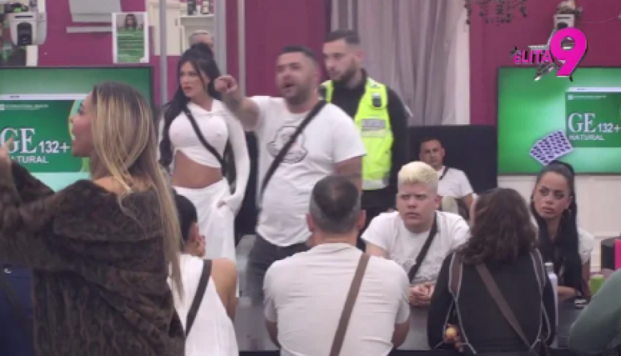 OBEZBEĐENJE JEDVA ZAUSTAVILO PODIVLJALOG ASMINA - KARAMBOL NEVIĐENIH RAZMERA UŽIVO NA PINKU: Stanija i Aneli ga dovele do nervnog sloma!