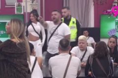 ALIBABU  UGOSTILI KO KRALJA, A ON IM OVAKO VRAĆA! Stanijina porodica ŠOKIRANA Asminovim postupcima - SVI ŽELE DA JE SRUŠE!