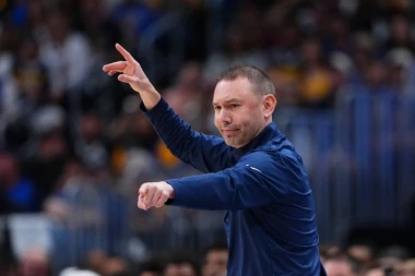 ADELMAN ŠOKIRAO POSLE PORAZA! On je hteo da Jokić šutira, a onda je usledio hladan tuš - igrači ga nisu poslušali! (VIDEO)