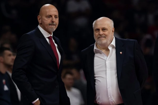 ZVEZDA URUČILA OTKAZ TRENERU! Šokantna vest pred duel s Barselonom!