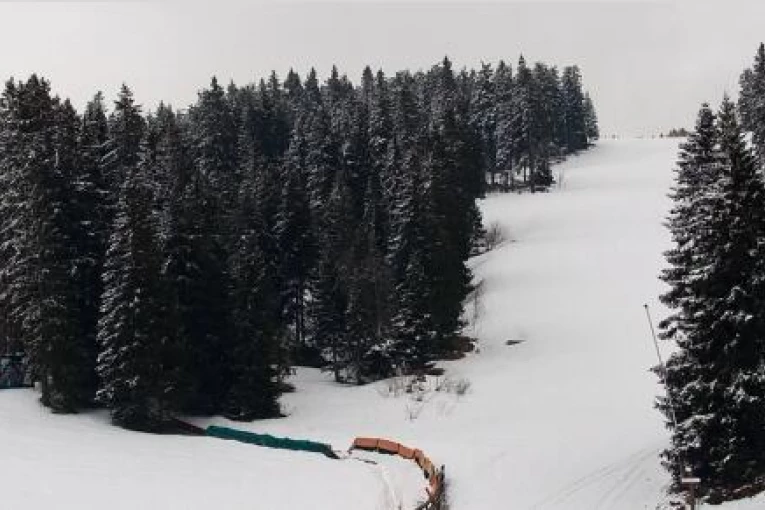 U KOMŠILUKU PAO SNEG! Temperatura se spustila na nulu!