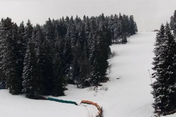 U KOMŠILUKU PAO SNEG! Temperatura se spustila na nulu!