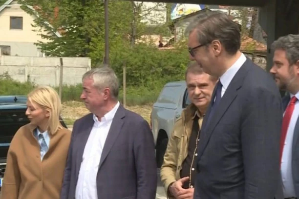 PREDSEDNIK VUČIĆ U PARAĆINU! Otvara se pogon kompanije Vaider Srpska fabrika stakla! (FOTO, VIDEO)
