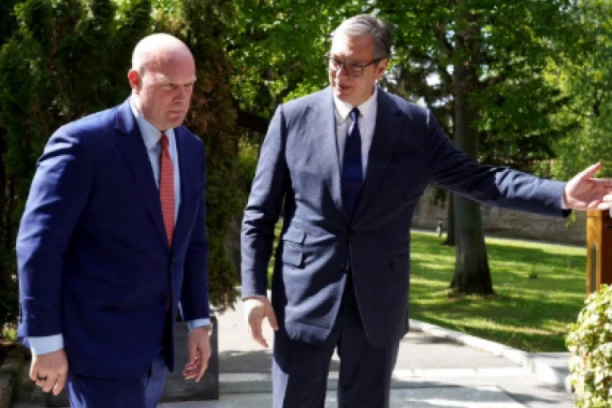 "SRBIJA ĆE NASTAVITI DA BUDE FAKTOR STABILNOSTI, ALI ĆE ŠTITITI SVOJE NACIONALNE INTERESE"! Vučić sa Vitakerom o bezbednosnim pitanjima u regionu! (FOTO)