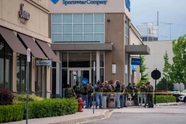 MASOVNA PUCNJAVA KOD TRŽNOG CENTRA! Ima ranjenih, NAPADAČ POBEGAO!