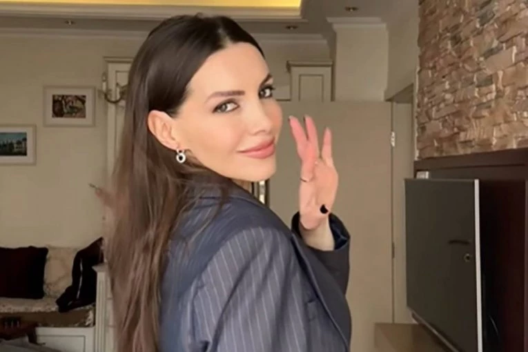 VODITELJKA "SLAGALICE" POKAZALA STAN! Evo U KAKVOM LUKSUZU se baškari omiljeno TV lice, O JEDNOM DETALJU bruje mreže! (GAERIJA)