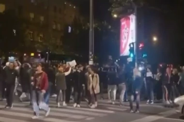 OPET KRENULI DA PRAVE PROBLEME! Dvadesetak zgubidana-blokadera u Zemunu bi opet da proda iste fore, ali ih narod gleda kao čudake! (VIDEO)