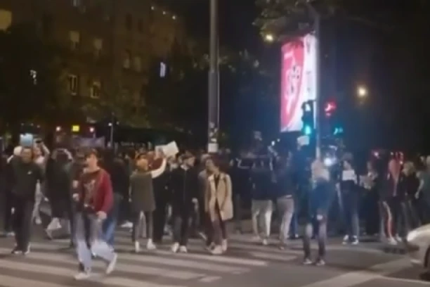 OPET KRENULI DA PRAVE PROBLEME! Dvadesetak zgubidana- blokadera u Zemunu bi opet da proda iste fore, ali ih narod gleda kao čudake! (VIDEO)