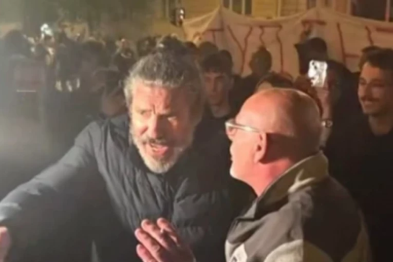 NIJE ŽRTVA NEGO NASILNIK! Gagi Jovanović napao čoveka u Zemunu - PIJAN PREDVODI BLOKADERSKI PROTEST! (VIDEO)