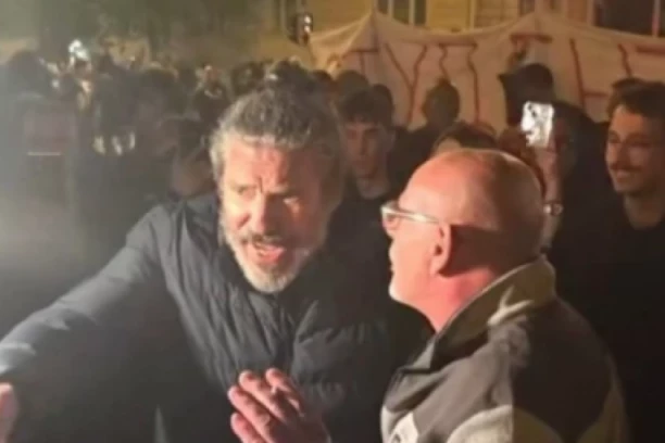 NIJE ŽRTVA NEGO NASILNIK! Gagi Jovanović napao čoveka u Zemunu - PIJAN PREDVODI BLOKADERSKI PROTEST! (VIDEO)