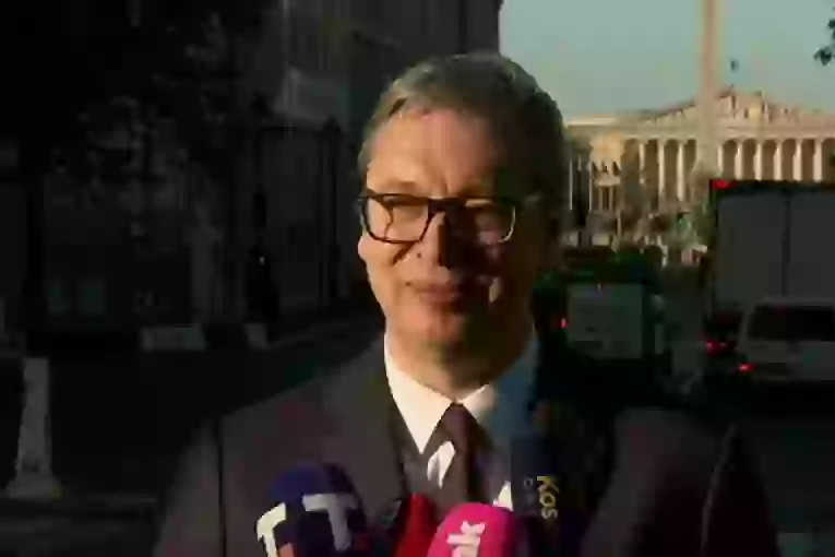 "PROBAĆEMO DA ISTAKNEMO KOLIKO JE BITNA NEZAVISNOST MALIH ZEMALJA!" Vučić iz Pariza: Teško je prognozirati u svetu u kome pravila više nema!