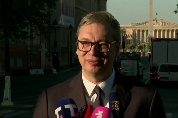 "PROBAĆEMO DA ISTAKNEMO KOLIKO JE BITNA NEZAVISNOST MALIH ZEMALJA!" Vučić iz Pariza: Teško je prognozirati u svetu u kome pravila više nema!