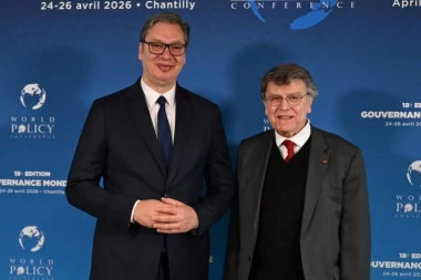 VAŽAN SASTANAK U PARIZU! Predsednik Vučić se sastao sa Monbrijalom u Šantiliju! (VIDEO)