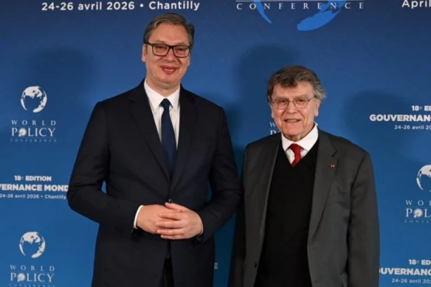 VAŽAN SASTANAK U PARIZU! Predsednik Vučić se sastao sa Monbrijalom u Šantiliju! (VIDEO)