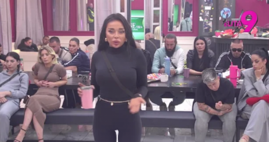 DANE (70) SNABDEVAO SOFIJU PROVOKATIVNIM DONJIM VEŠOM! Popadaće vam vilice kad čujete kakve SLIKE joj je slao!