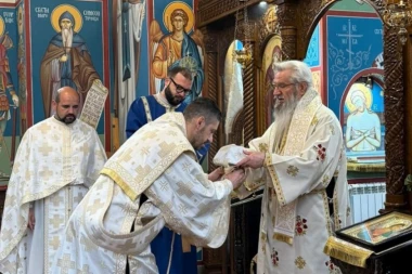 “POSTOJE DVE SMRTI I DVA VASKRSENJA!”: Na liturgiji u Kragujevcu, vladika Jovan objasnio da sve zavisi od toga kakvim životom živimo