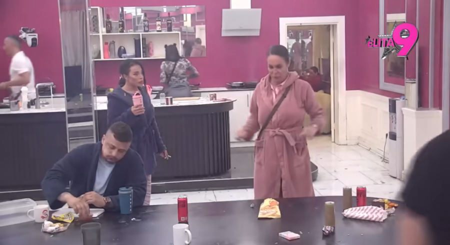 SKANDAL! TERZA RIBAO ČIKA DANETOV DONJI VEŠ! Sofija Janićijević totalno unakažena! (VIDEO)