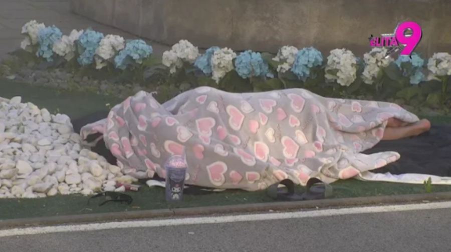 DA, DOBRO STE VIDELI! URADILI SU TO U DVORIŠTU "ELITE"! Asmin Majinim silikonima razvaljuje beton, NIJE ZA ONE SA SLABIM SRCEM!