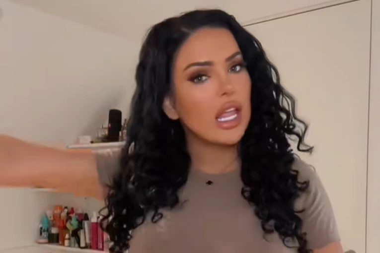 INFLUENSERKU PREGAZILA I UBILA TAKMIČARKA "X FAKTORA" NAKON BRUTALNE TUČE - Uznemirujući snimak LEDI KRV U ŽILAMA! (VIDEO)