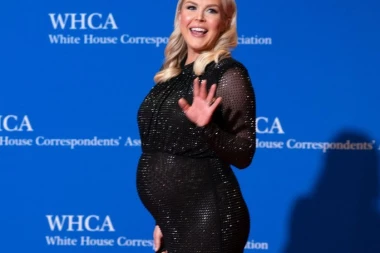 "VEČERAS ĆE BITI ISPALJENIH PUCNJEVA": JEZIVO! Trampova trudna portparolka pre napada na njega PROROČKI NAJAVILA HAOS! (VIDEO)