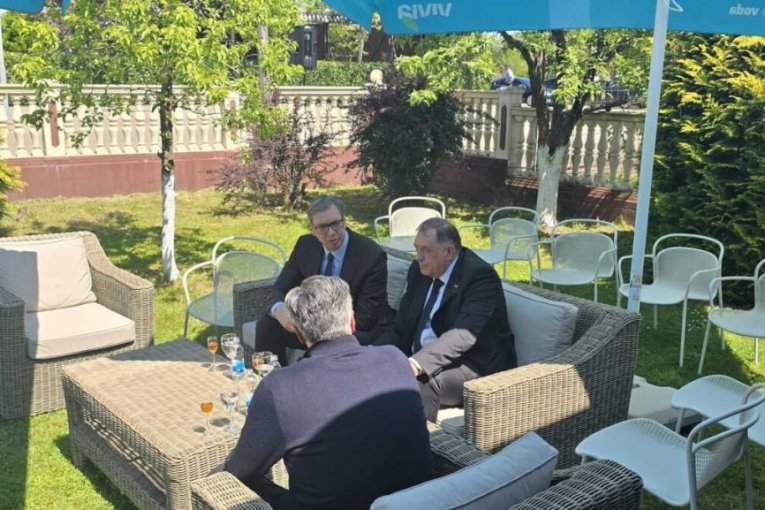 Vučić na sahrani Dodikove majke