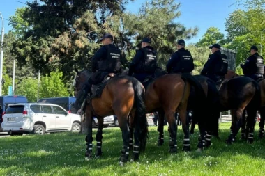 OPSADNO STANJE U BEOGRADU: Ogromne snage policije i žandarmerije na Autokomandi - sve zbog derbija! (VIDEO)