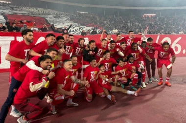 CRVENO-BELI PRVI PONOVO: Evo zašto igrači Zvezde nose majice sa brojem 37, iako su uzeli 36. titulu šampiona (FOTO)