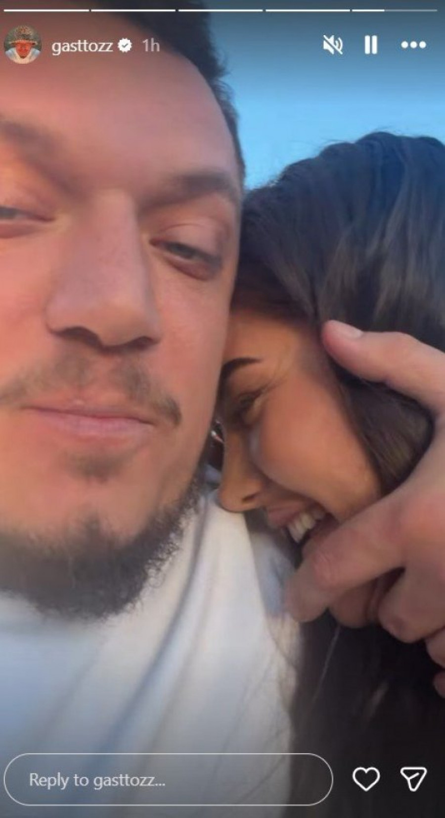 PLJUŠTE POLJUPCI PRED SVIMA! POMIRILI SE ANĐELA I GASTOZ, ogasili se i zajedno potvrdili lepe vesti - RODIĆE MI DECU! (VIDEO, GALERIJA)