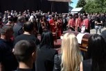 TUGA I TIŠINA KOJI GOVORE VIŠE OD REČI: Patrijarh Porfirije služio opelo Miri Dodik na porodičnom groblju u Mrčevcima