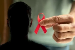 SLAVNI GLUMAC IMA HIV: Potresna ispovest ledi krv u žilama!