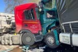 KARAMBOL KOD ARANĐELOVCA! Sudarila se dva kamiona - JEZIVE SLIKE SA LICA MESTA! (FOTO)