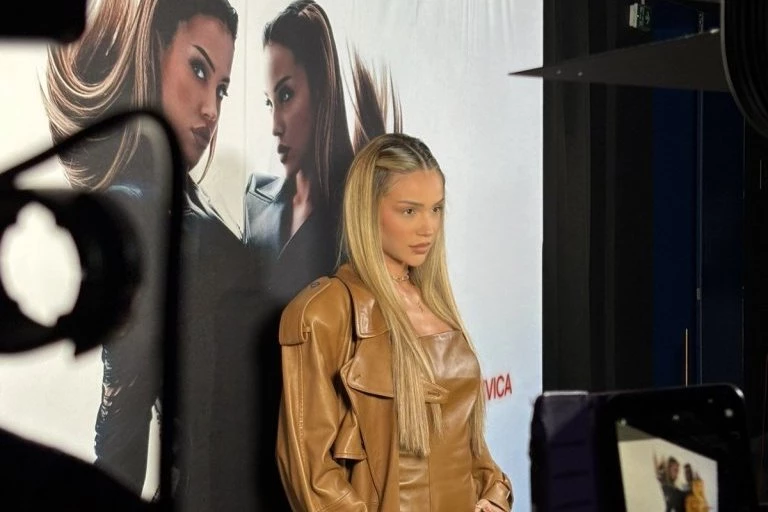 BRESKVICA ZABLISTALA NA PROMOCIJI ALBUMA: Palo šok-priznanje - zbog OVOG muškarca je DRHTALA! (VIDEO)