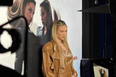 BRESKVICA ZABLISTALA NA PROMOCIJI ALBUMA: Palo šok-priznanje - zbog OVOG muškarca je DRHTALA! (VIDEO)