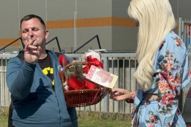 "30 GODINA VAS ČEKAM": Prvi susret Jelene Karleuša i njenog NAJVEĆEG FANA: Vaša pesma me je probudila iz KOME! (VIDEO)