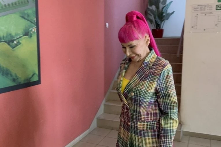 EVO KAKO IZGLEDA ZORICA BRUNCLIK NAKON DVE OPERACIJE! Pevačica stigla u Šimanovce, PRIZOR ŠOKIRAO SVE! (VIDEO)