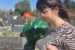 SKANDALČINA NA GROBLJU U NIŠU! Miljana Kulić rida nad grobom svoje bake, Marija POBESNELA - NE UZNEMIRAVAJ MI MRTVU MAJKU! (VIDEO)